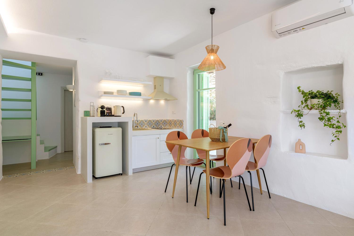Demilia Luxury Suites Batsi Exterior foto